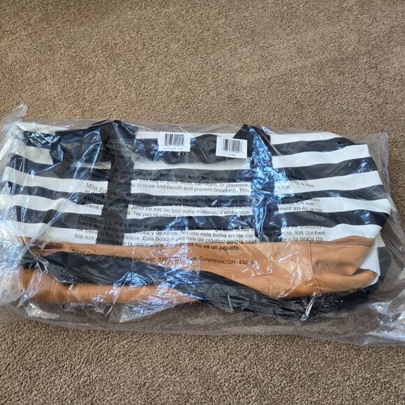 NEW DSW Black White Stripe Canvas Weekender Bag w/ Shoe Compartment - Picture 9 of 12